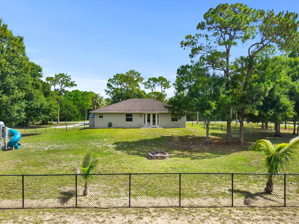13398 N 57th Place Place N The Acreage FL 33411