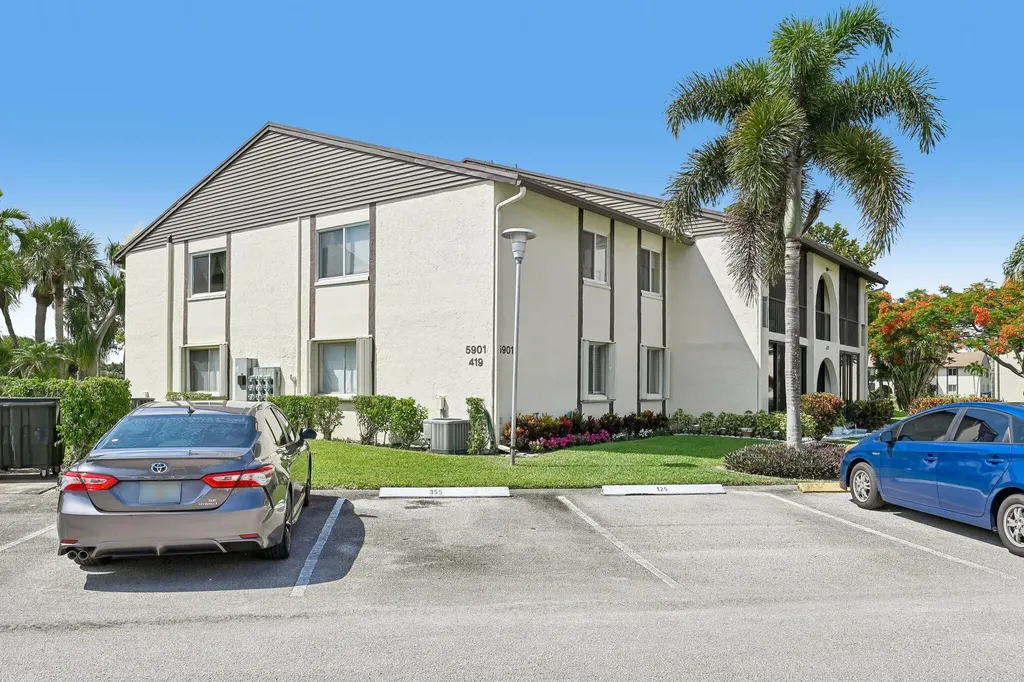5901 Whispering Pine Way Greenacres FL 33463