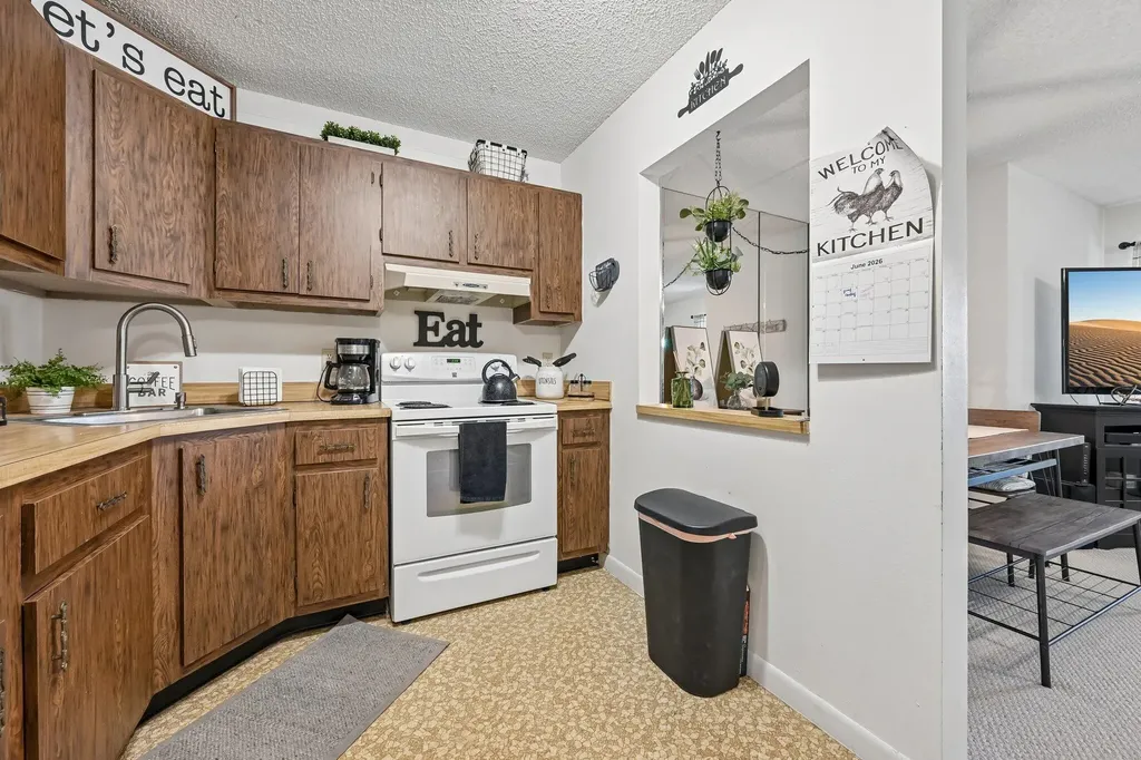 5901 Whispering Pine Way Greenacres FL 33463