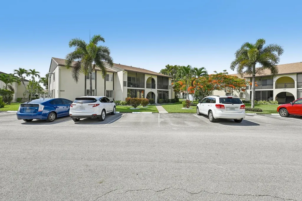 5901 Whispering Pine Way Greenacres FL 33463