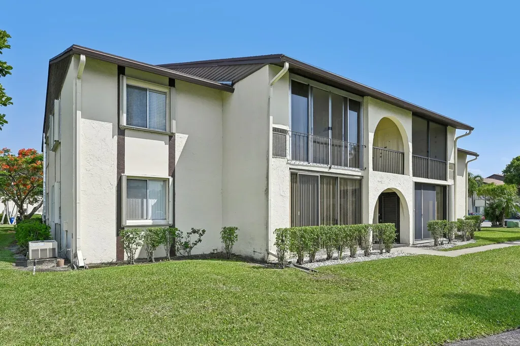 5901 Whispering Pine Way Greenacres FL 33463