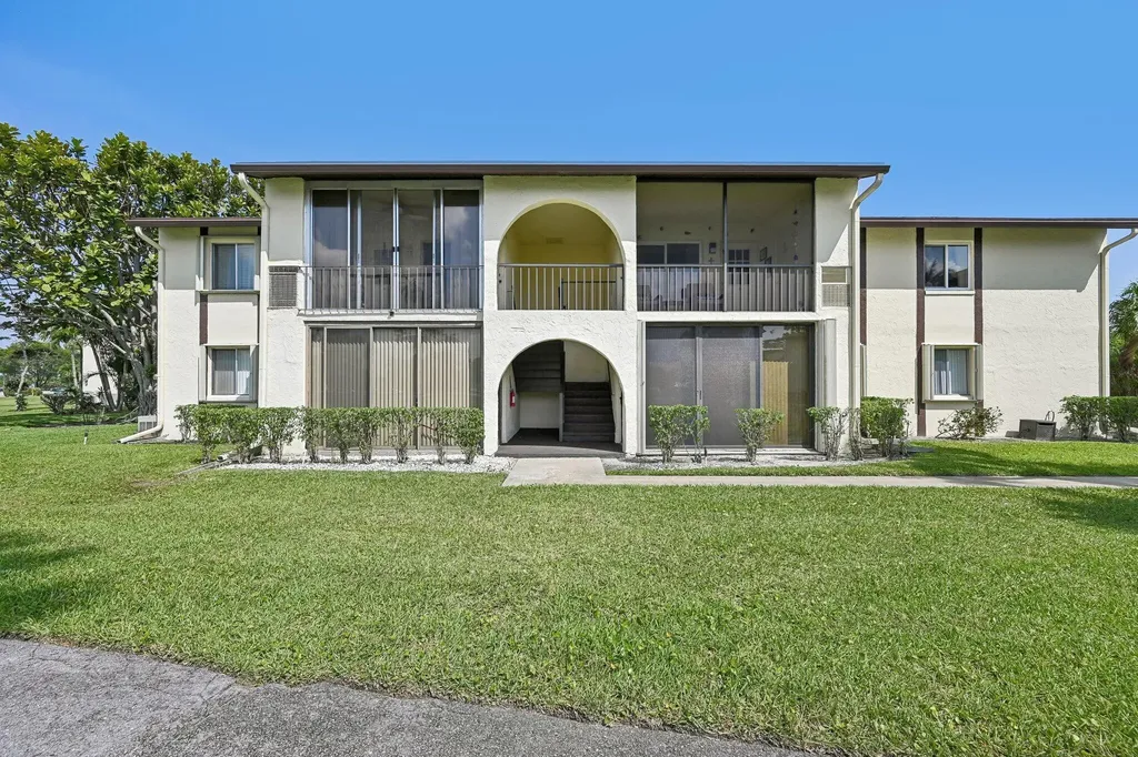 5901 Whispering Pine Way Greenacres FL 33463