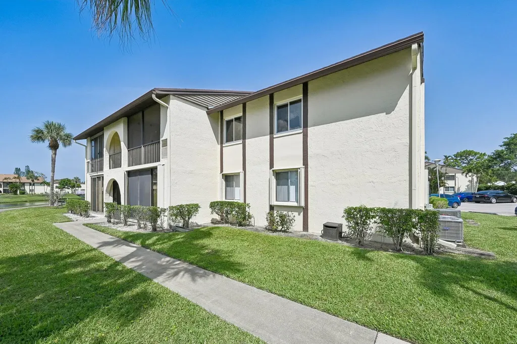 5901 Whispering Pine Way Greenacres FL 33463