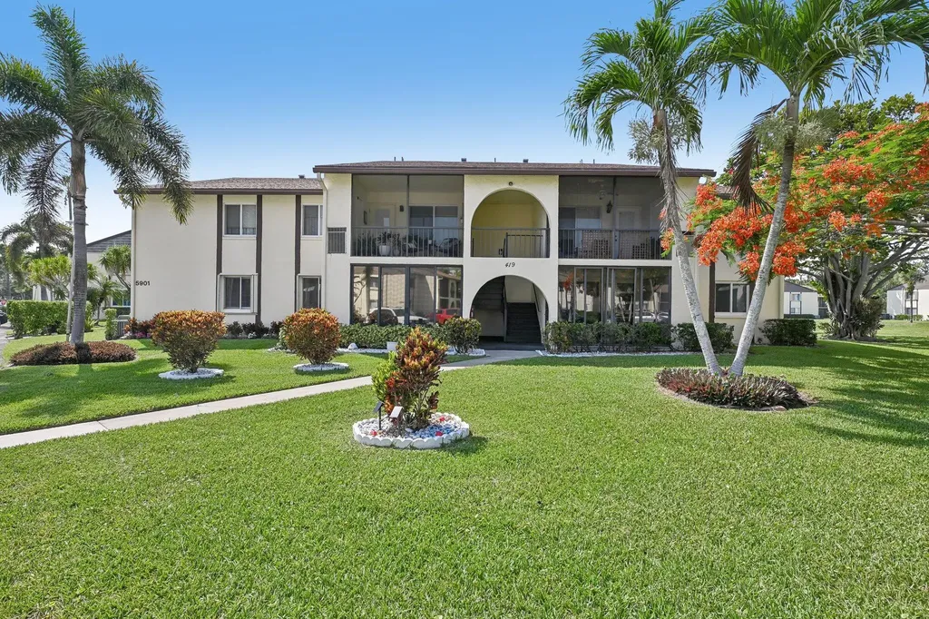 5901 Whispering Pine Way Greenacres FL 33463