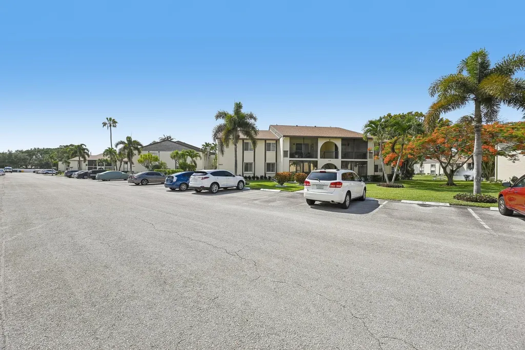 5901 Whispering Pine Way Greenacres FL 33463