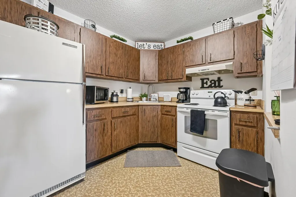 5901 Whispering Pine Way Greenacres FL 33463