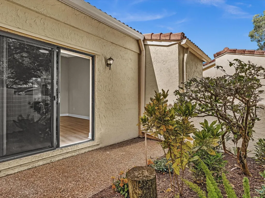 2627 Emerald Way N Deerfield Beach FL 33442