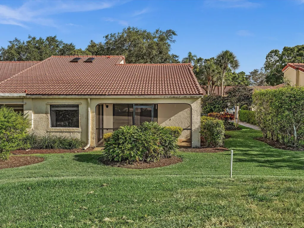 2627 Emerald Way N Deerfield Beach FL 33442