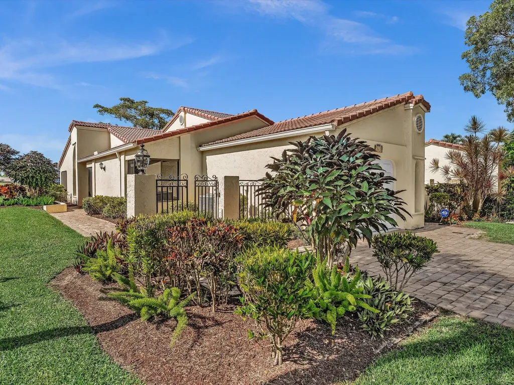 2627 Emerald Way N Deerfield Beach FL 33442