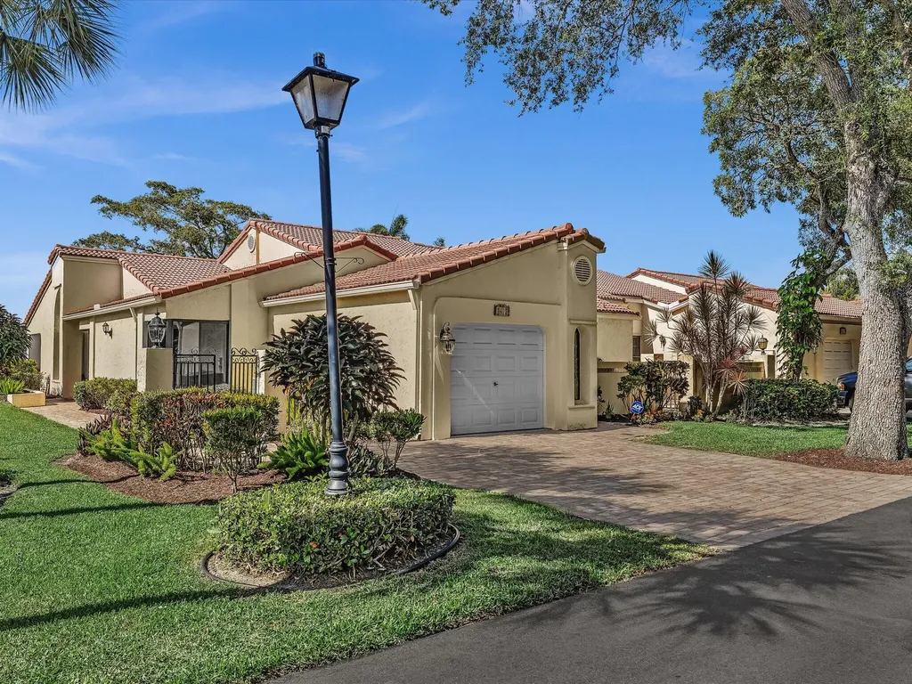 2627 Emerald Way N Deerfield Beach FL 33442