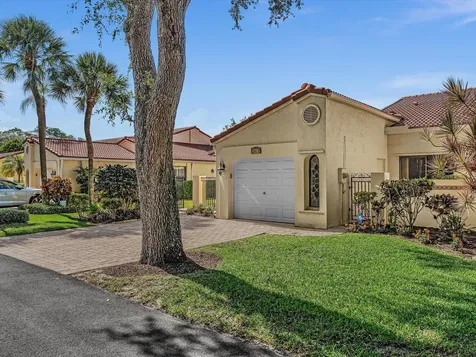 2627 Emerald Way N Deerfield Beach FL 33442