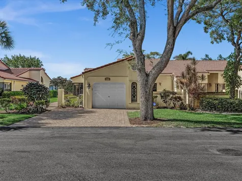 2627 Emerald Way N Deerfield Beach FL 33442