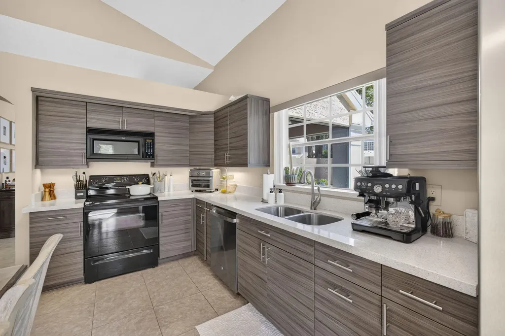 33 Selby Lane Palm Beach Gardens FL 33418