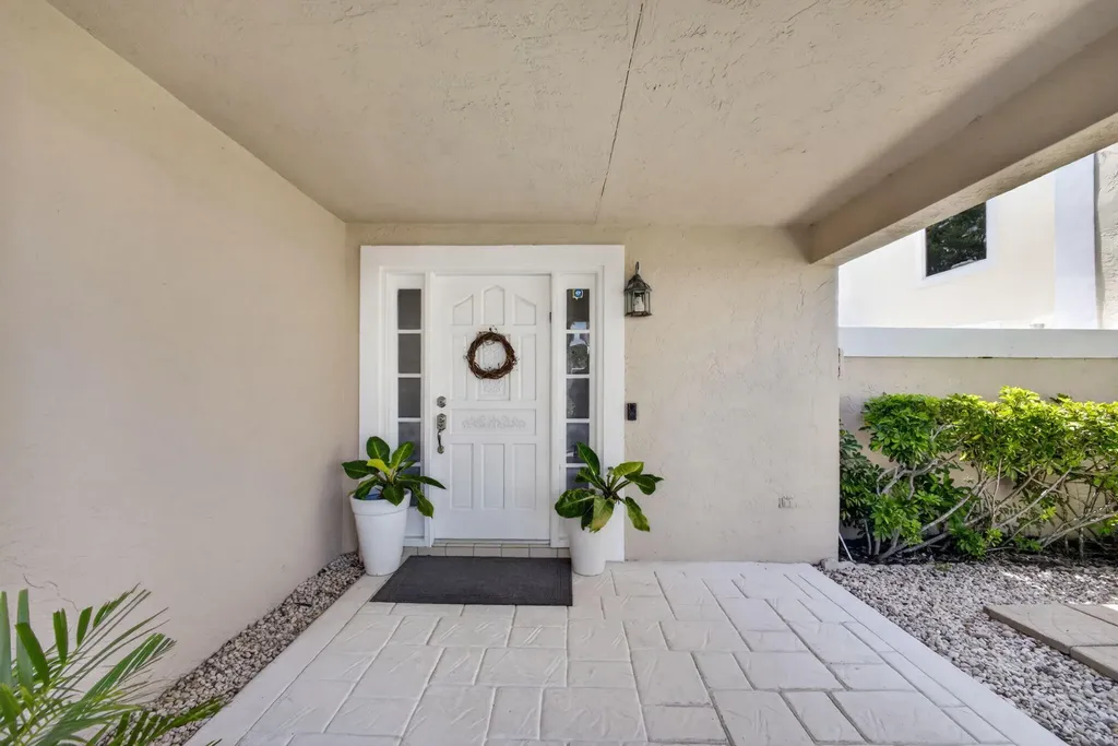 33 Selby Lane Palm Beach Gardens FL 33418