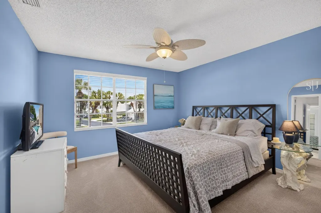 33 Selby Lane Palm Beach Gardens FL 33418