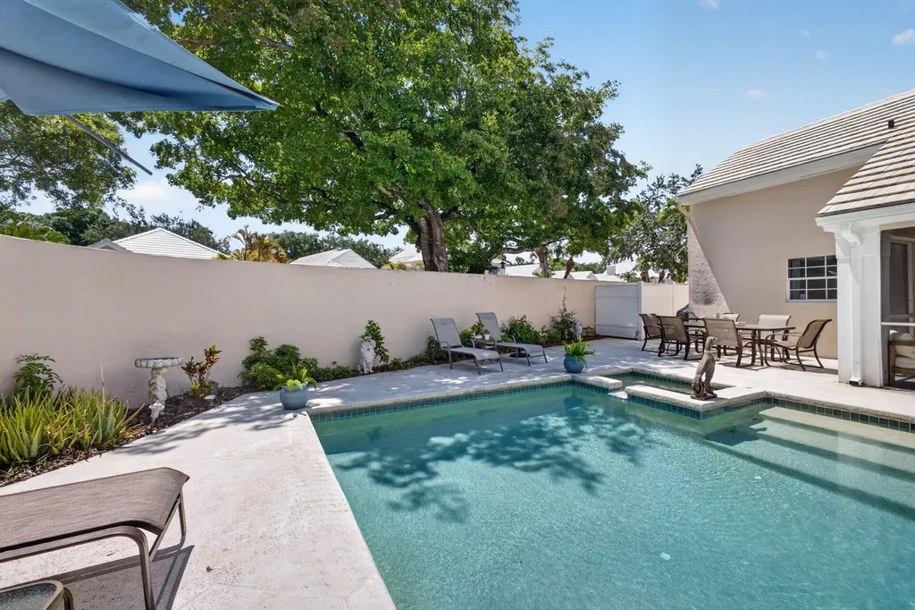 33 Selby Lane Palm Beach Gardens FL 33418