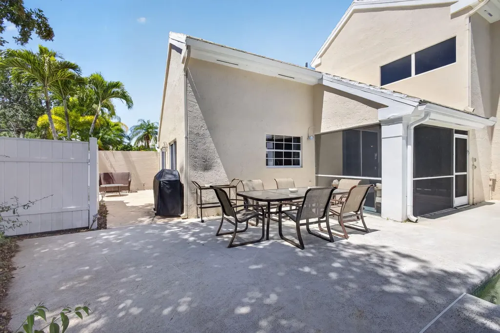 33 Selby Lane Palm Beach Gardens FL 33418