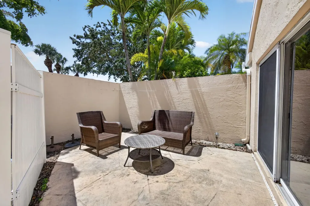 33 Selby Lane Palm Beach Gardens FL 33418