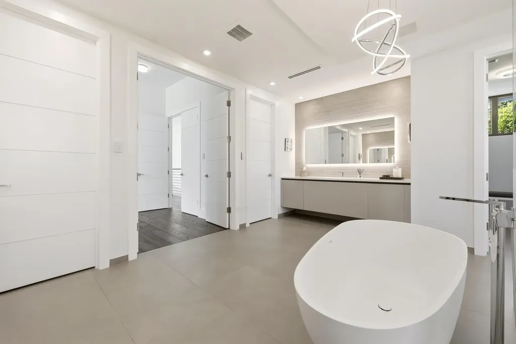 2863 NE 27th Street Fort Lauderdale FL 33306