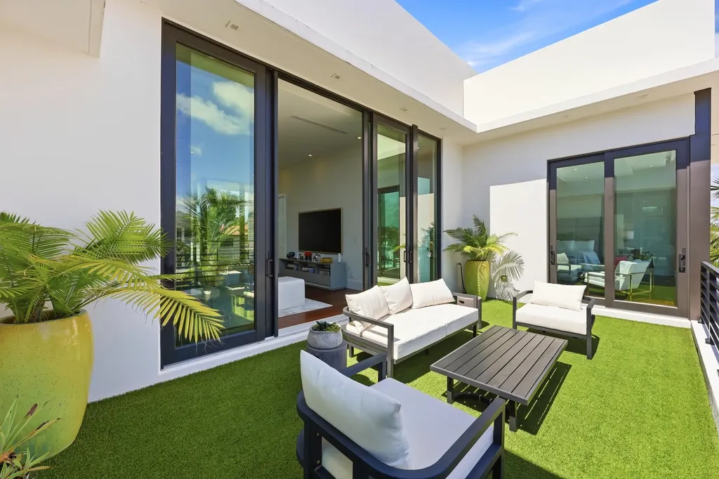 2863 NE 27th Street Fort Lauderdale FL 33306