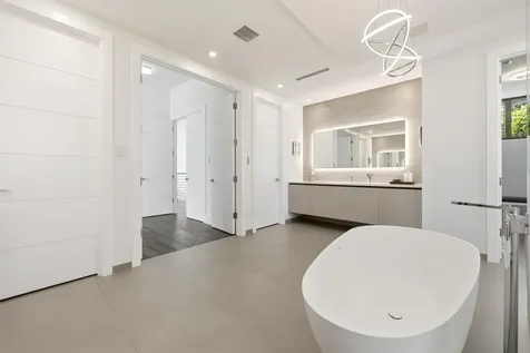 2863 NE 27th Street Fort Lauderdale FL 33306