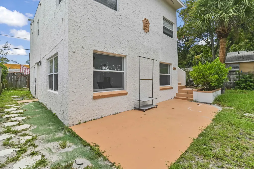 515 Putnam Road West Palm Beach FL 33405