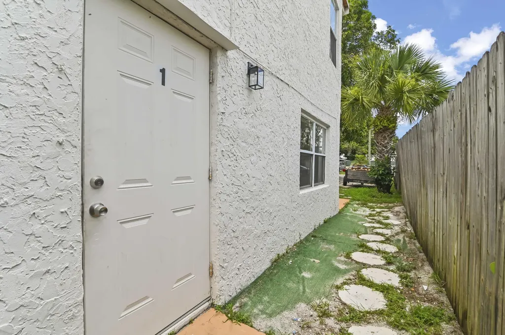515 Putnam Road West Palm Beach FL 33405