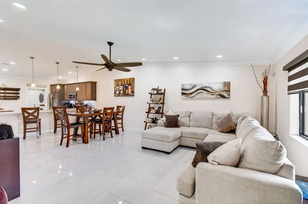 8310 Springlake Drive Boca Raton FL 33496
