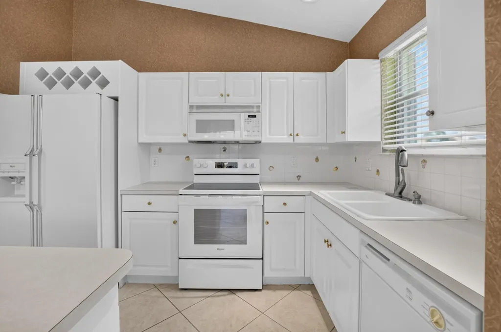 9729 Lemonwood Way Boynton Beach FL 33437