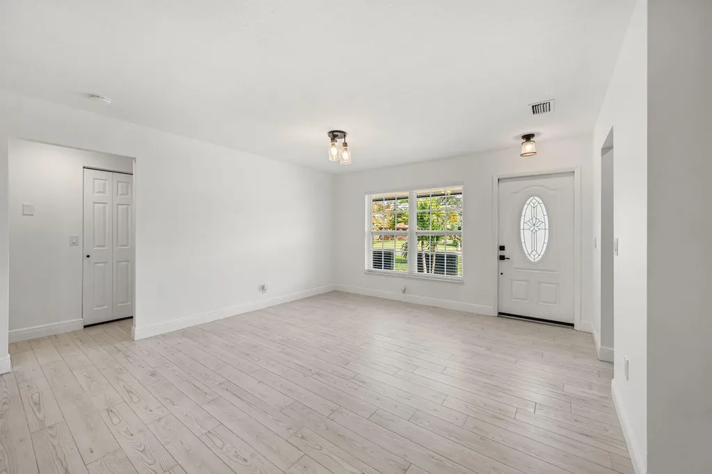 908 Hibiscus Drive Royal Palm Beach FL 33411