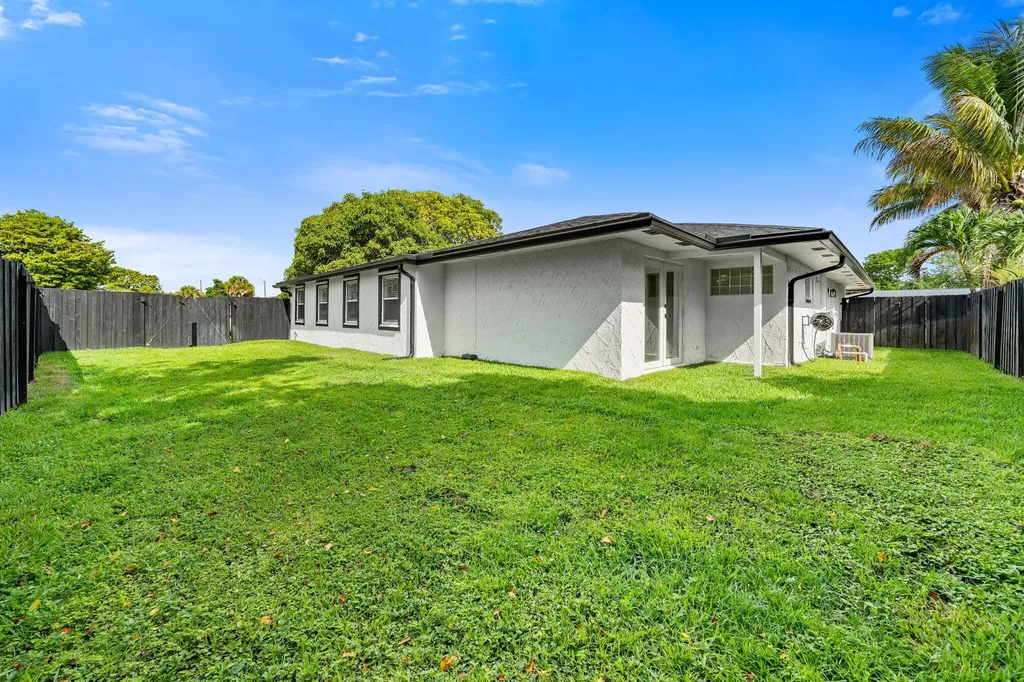 908 Hibiscus Drive Royal Palm Beach FL 33411