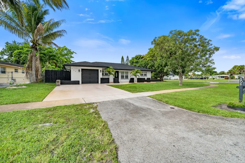 908 Hibiscus Drive Royal Palm Beach FL 33411