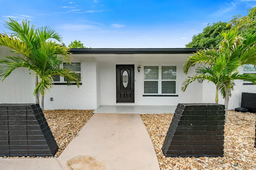 908 Hibiscus Drive Royal Palm Beach FL 33411