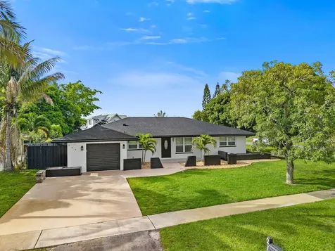 908 Hibiscus Drive Royal Palm Beach FL 33411