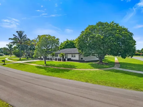 908 Hibiscus Drive Royal Palm Beach FL 33411