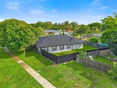 908 Hibiscus Drive Royal Palm Beach FL 33411
