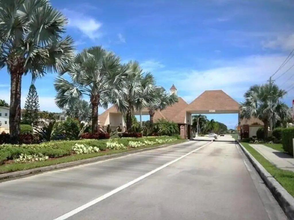 99 Mansfield C Boca Raton FL 33434