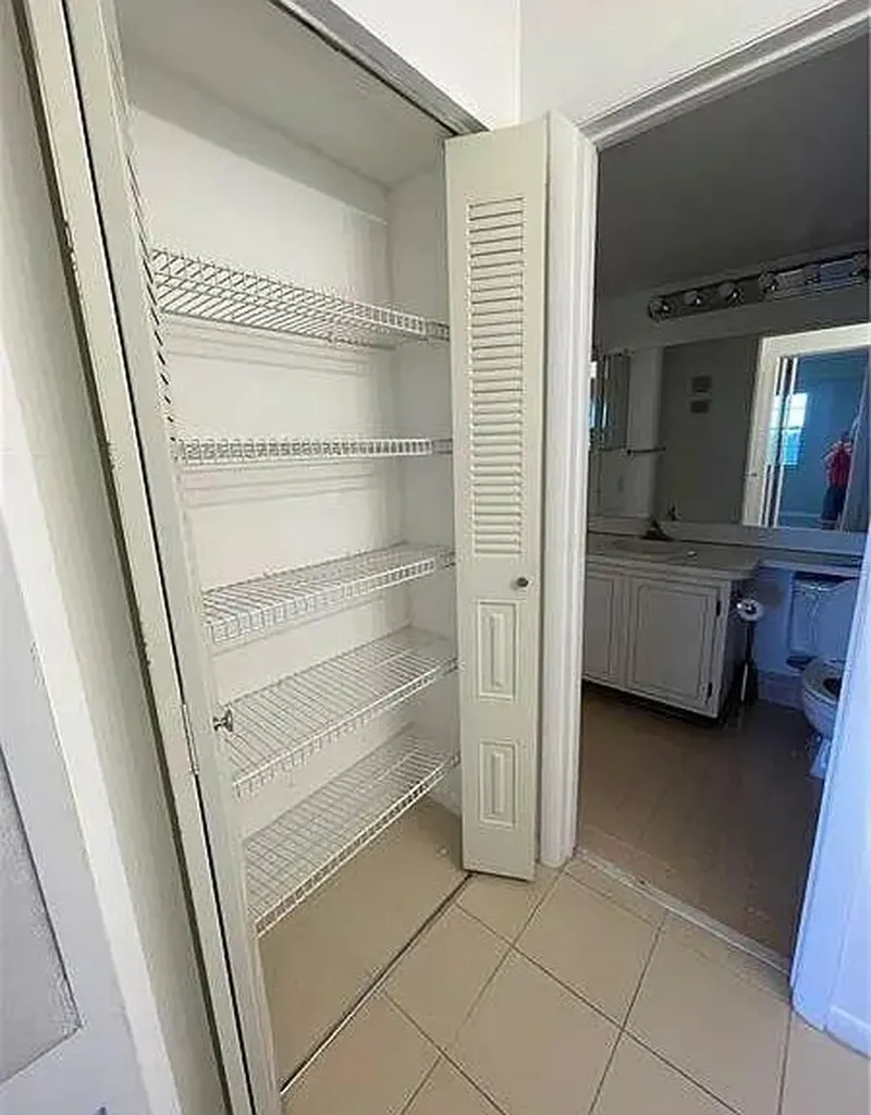 3001 W Rolling Hills Davie FL 33328