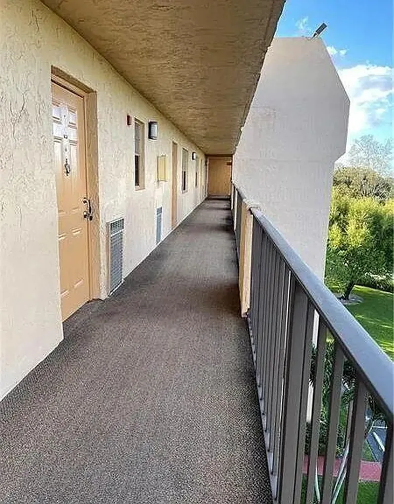 3001 W Rolling Hills Davie FL 33328