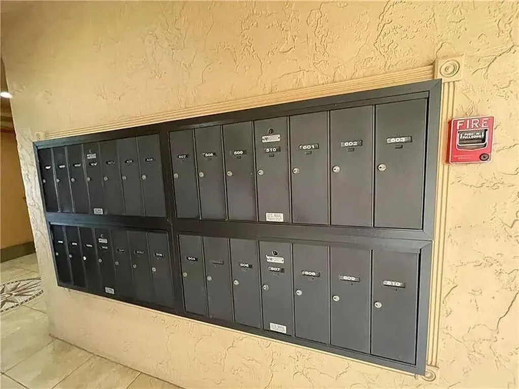 3001 W Rolling Hills Davie FL 33328