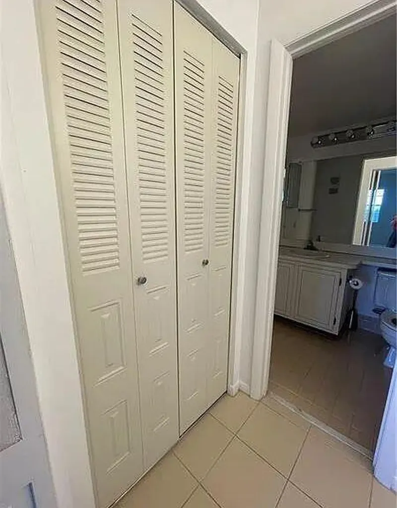 3001 W Rolling Hills Davie FL 33328
