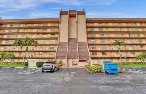 3001 W Rolling Hills Davie FL 33328