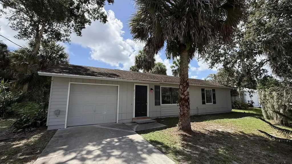 2325 SW Pamona Street Port St Lucie FL 34953