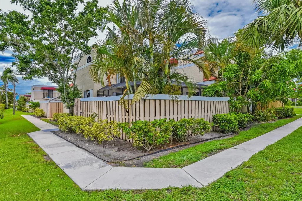 3640 Village Drive Delray Beach FL 33445
