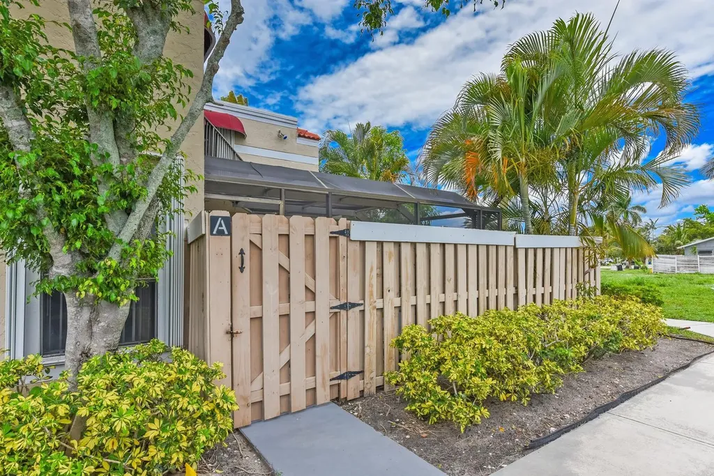 3640 Village Drive Delray Beach FL 33445