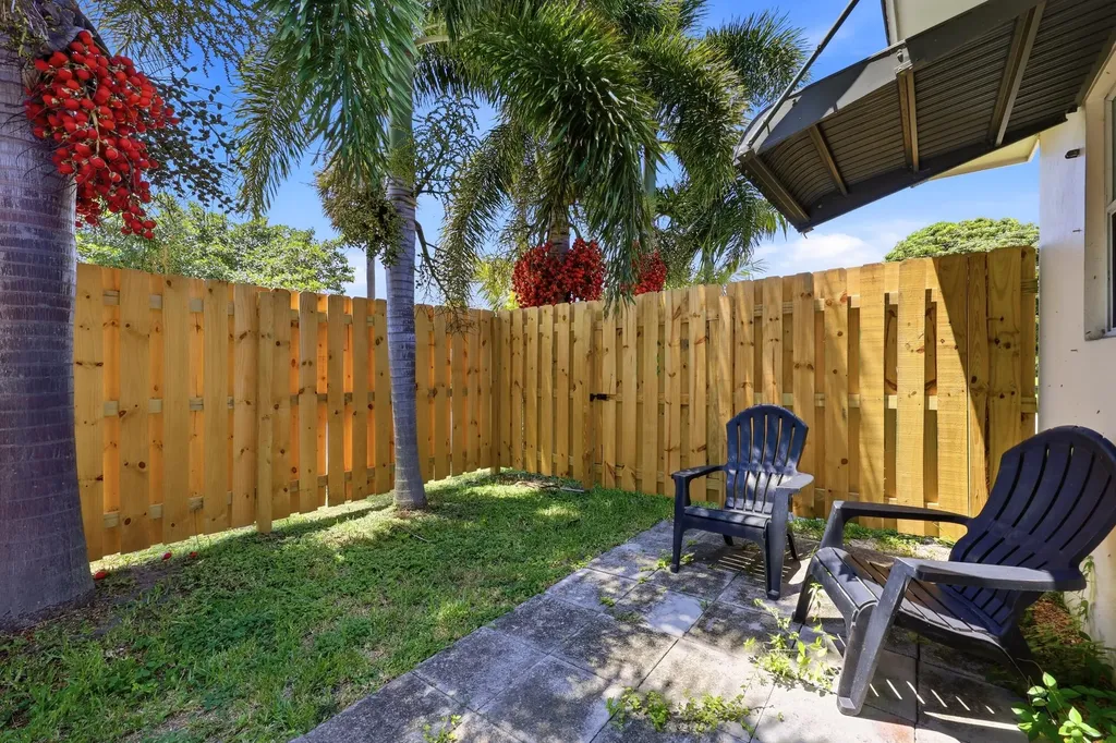 2708 Hinda Road West Palm Beach FL 33403
