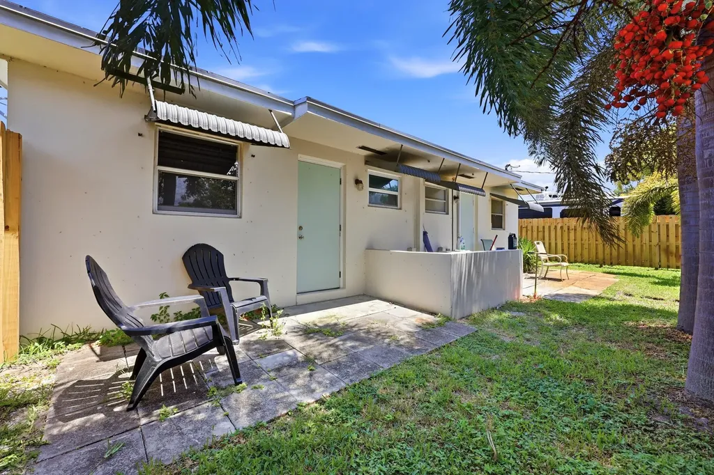 2708 Hinda Road West Palm Beach FL 33403