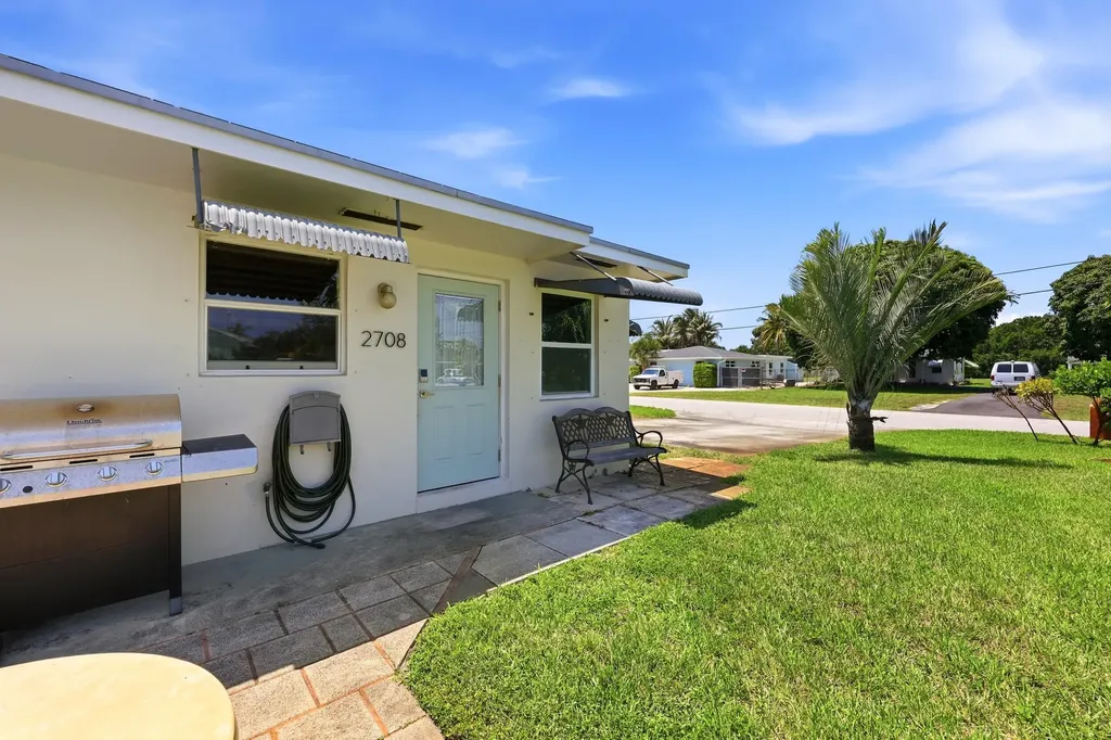 2708 Hinda Road West Palm Beach FL 33403