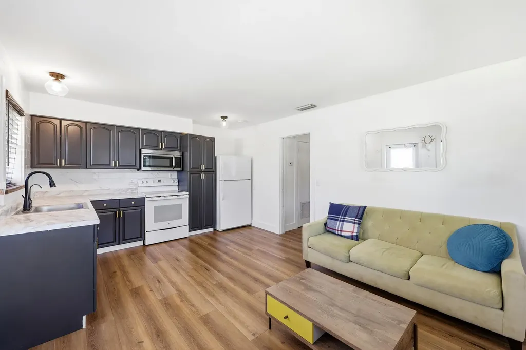 2708 Hinda Road West Palm Beach FL 33403