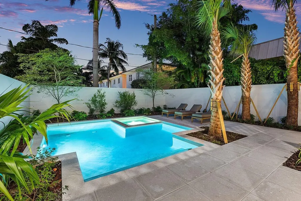 909 Bond Way Delray Beach FL 33483